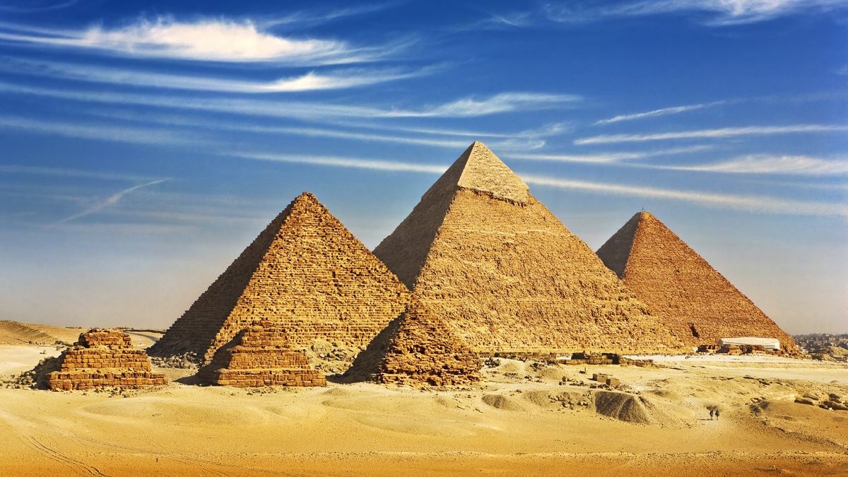 Half Day Pyramids Tour in Cairo